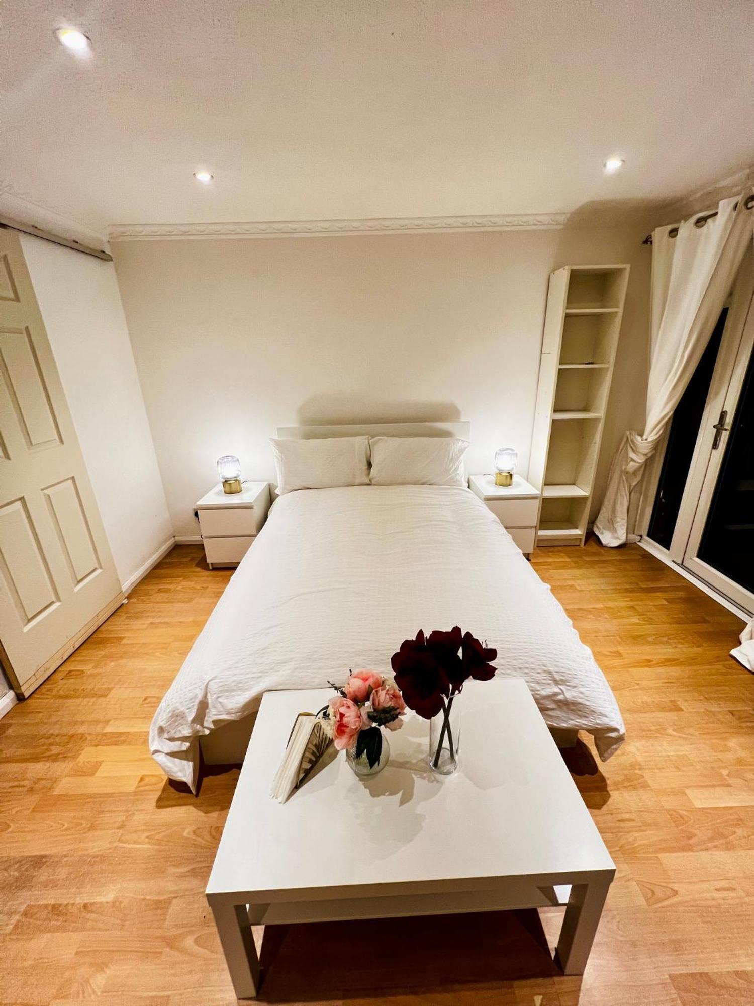 A Calm Stay Near Battersea Reach 伦敦 外观 照片