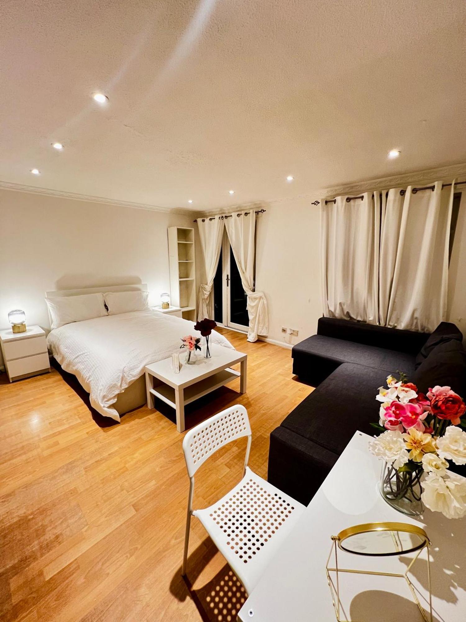 A Calm Stay Near Battersea Reach 伦敦 外观 照片